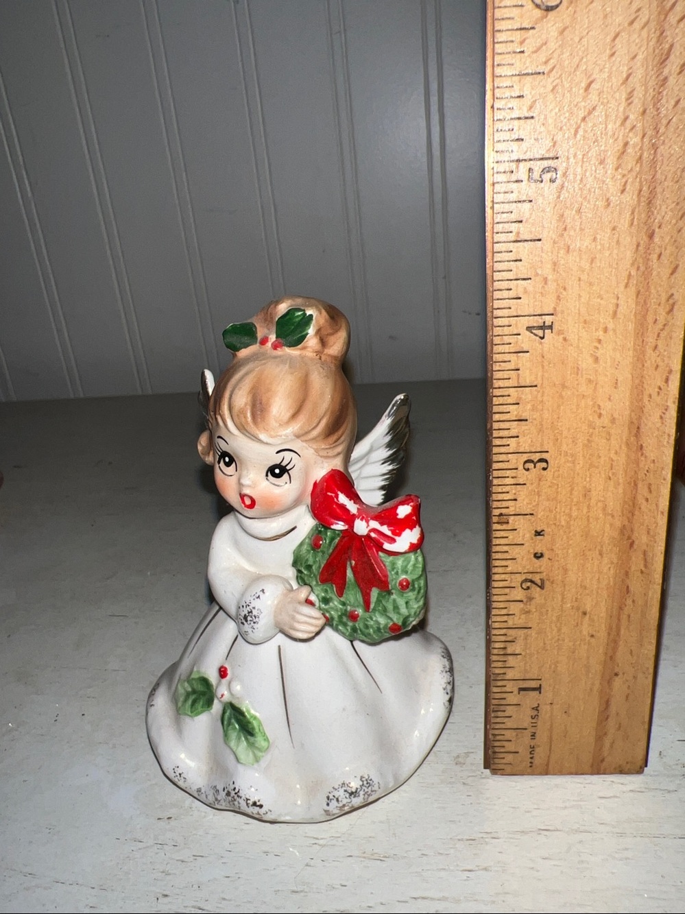 Vintage Josef Originals Christmas holly wreath angel figurine - Picture 6 of 6